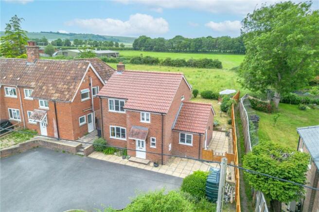 3 bed property, in The Hollow, £425,000