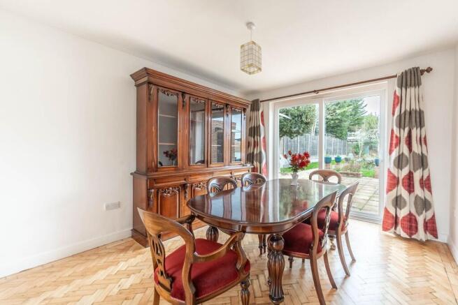 3 bed property, in Cranbourne Road, £895,000