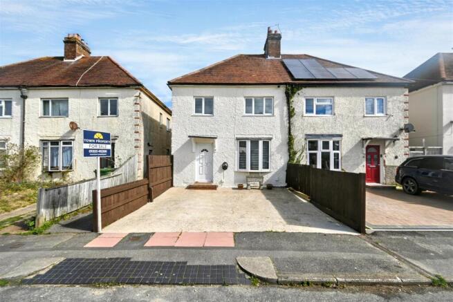 3 bed property, in Percival Road, £265,000