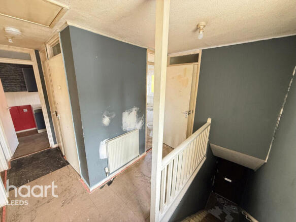 1 bed property, in Highlands Close, £65,000