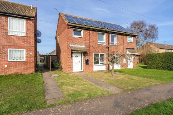 3 bed property, in Cromwell Close, £190,000