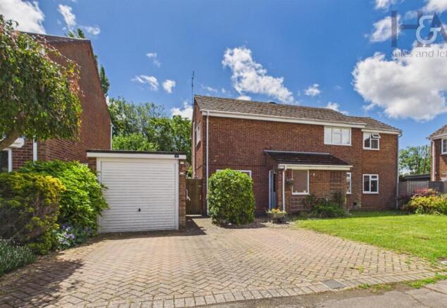 4 bed property, in Angotts Mead, £675,000