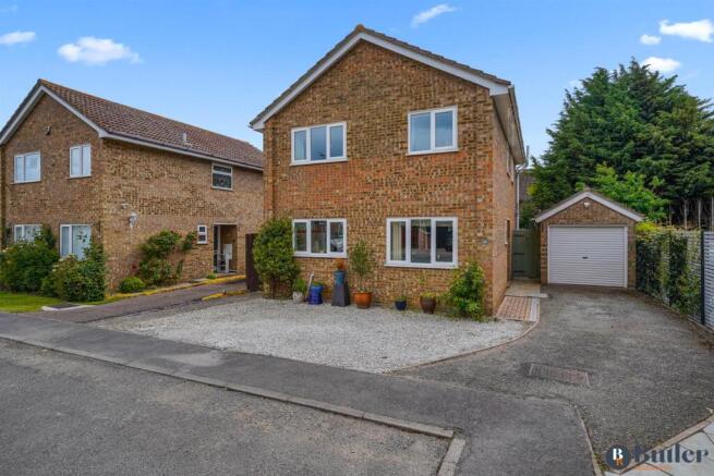 4 bed property, in Town Orchard, £400,000