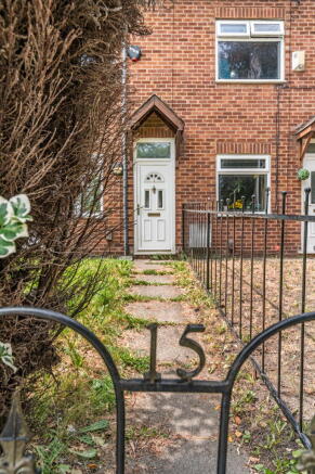 2 bed property, in Elbow Street, £250,000