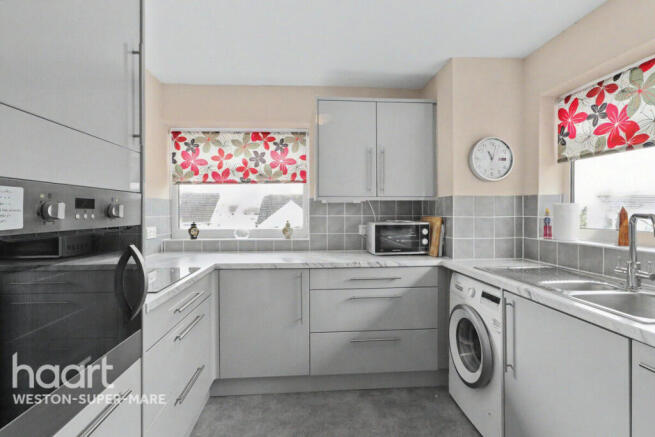 2 bed property, in Tormynton Road, £260,000