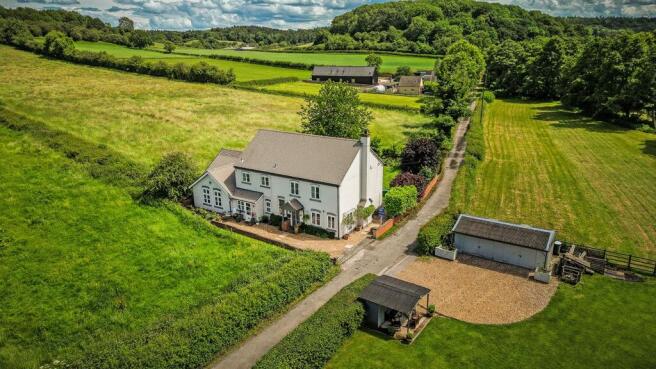 5 bed property, in Newborough End, £1,195,000