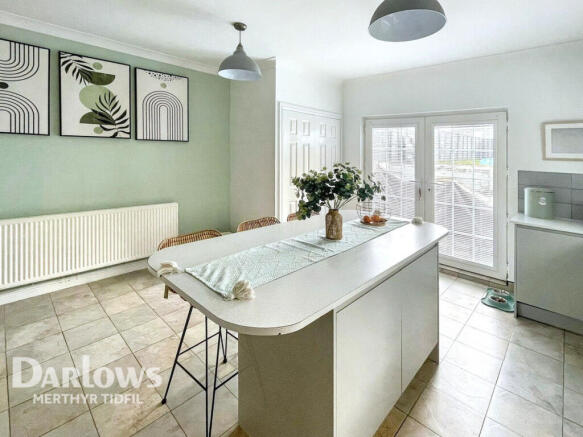 3 bed property, in Meirion Place, £210,000