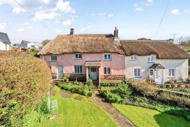 4 bed property, in Radway Hill, £425,000