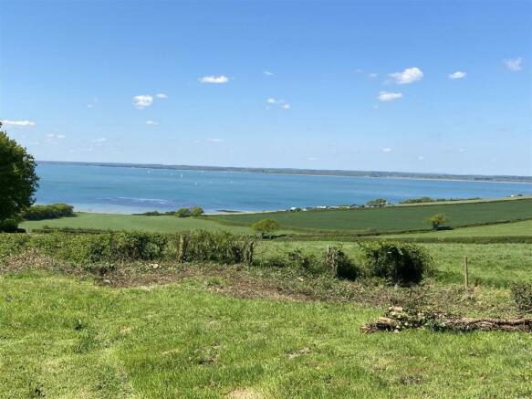 3 bed property, in Gurnard, £595,000