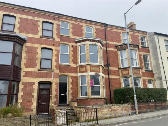 9 bed property, in Holyhead Road, £571,000