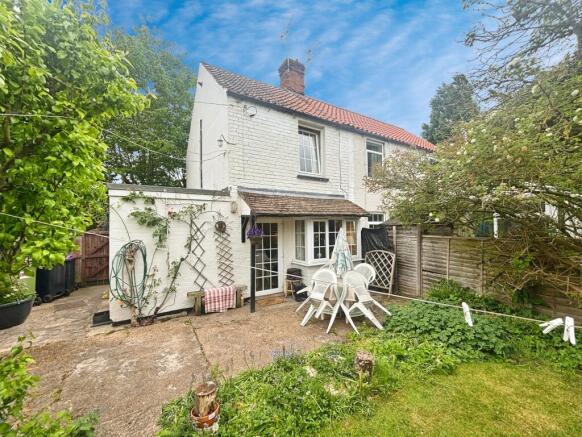 2 bed property, in West Bank, £180,000