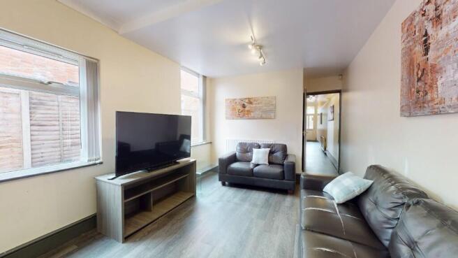 6 bed property, in Royland Road, £450,000