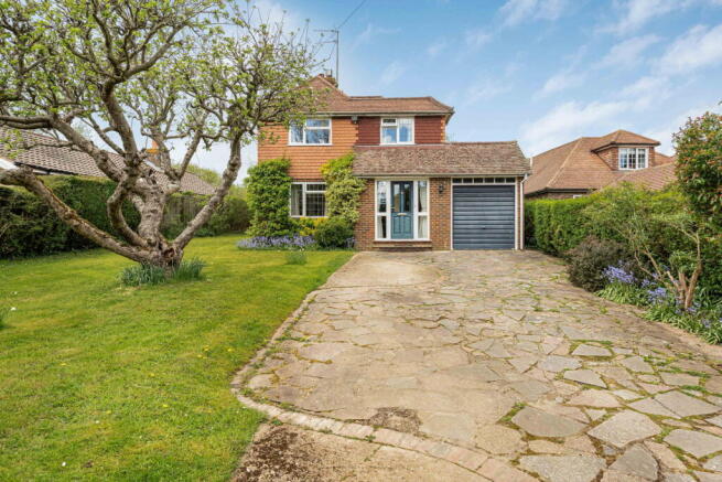 3 bed property, in Loxwood Road, £625,000