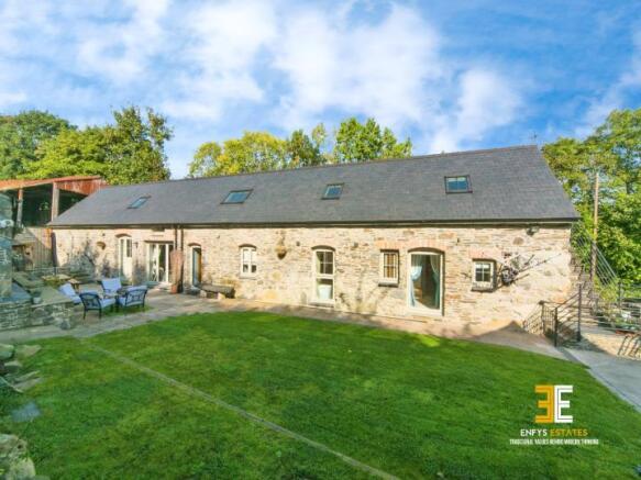 4 bed property, in Dolwyd, £525,000