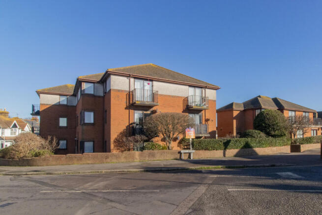 2 bed property, in George Hill Road, £180,000