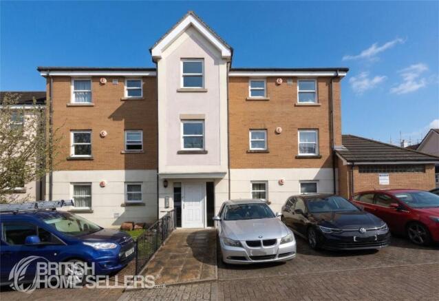 2 bed property, in Union Close, £118,000