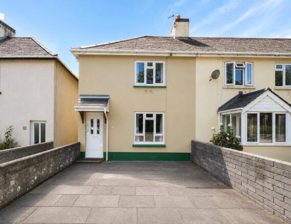 2 bed property, in Oakleigh Road, £179,950