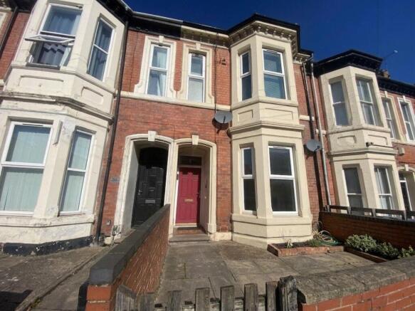 1 bed property, in Middleborough Road, £90,000