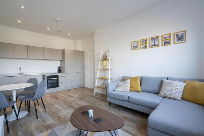 2 bed property, in Parkgate Lyndon Place, £150,000