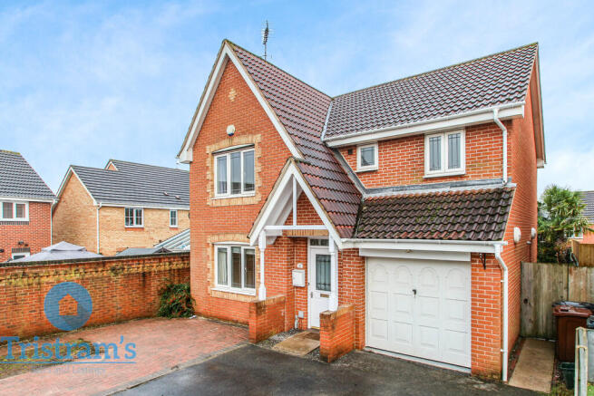 4 bed property, in Green Approach, £355,000