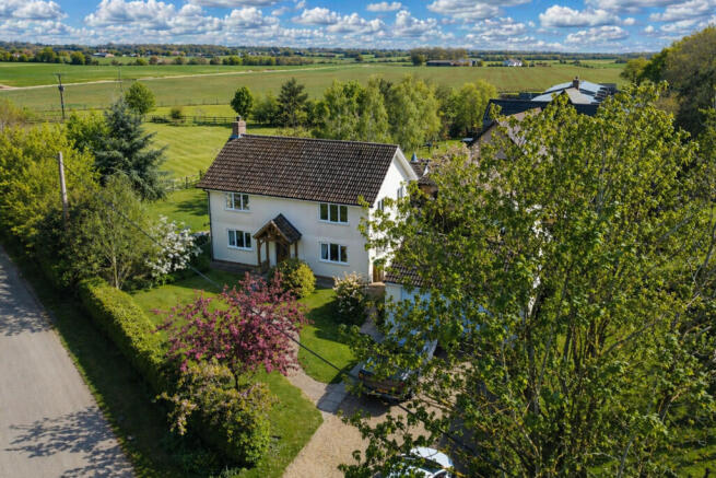 4 bed property, in Melon Green, £740,000