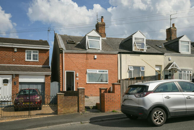 3 bed property, in North Street, £115,000