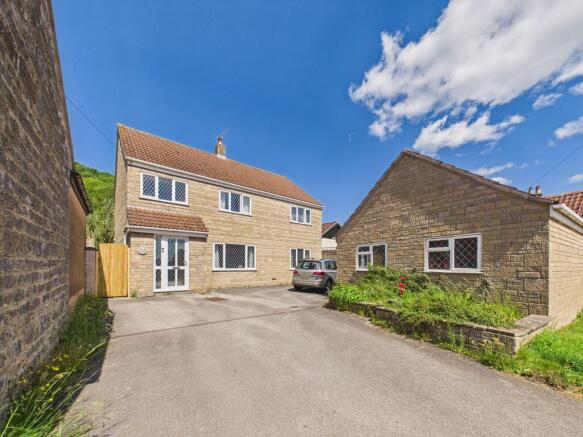 4 bed property, in Aller, £415,000