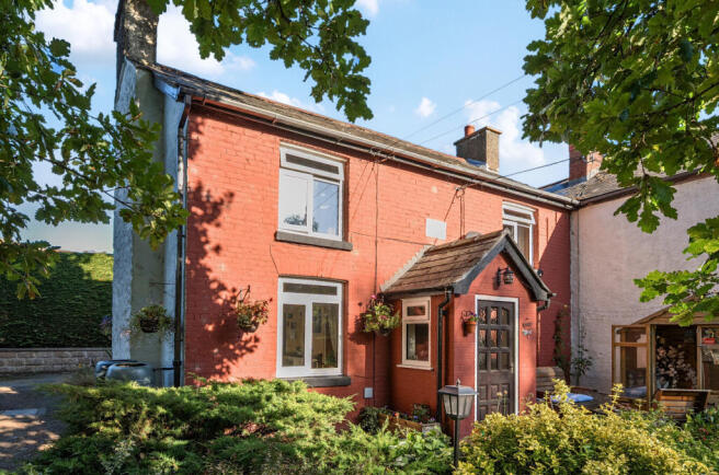 3 bed property, in Llanfyllin, £295,000