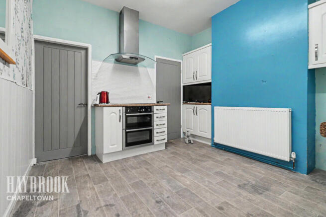 3 bed property, in Roe Lane, £140,000