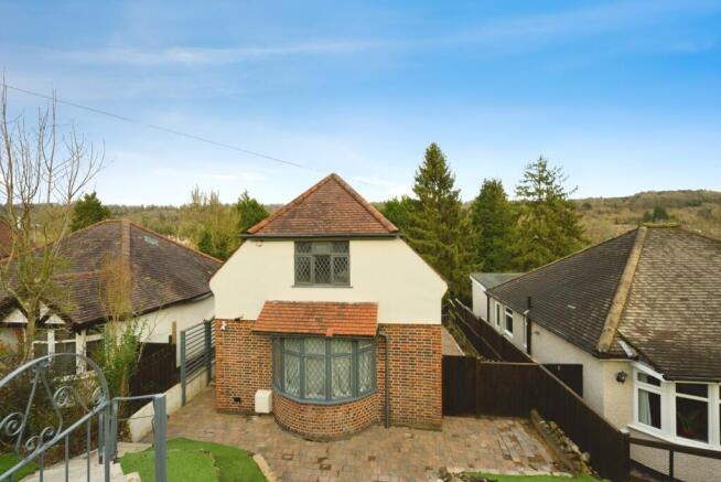 3 bed property, in Valley Road, £500,000