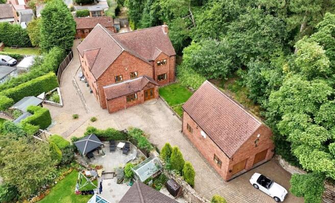 6 bed property, in The Old Nursery Farm, £925,000