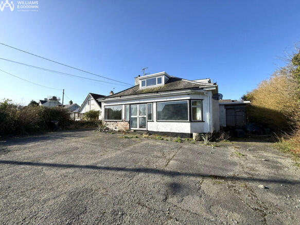 1 bed property, in Llangefni Road, £279,999