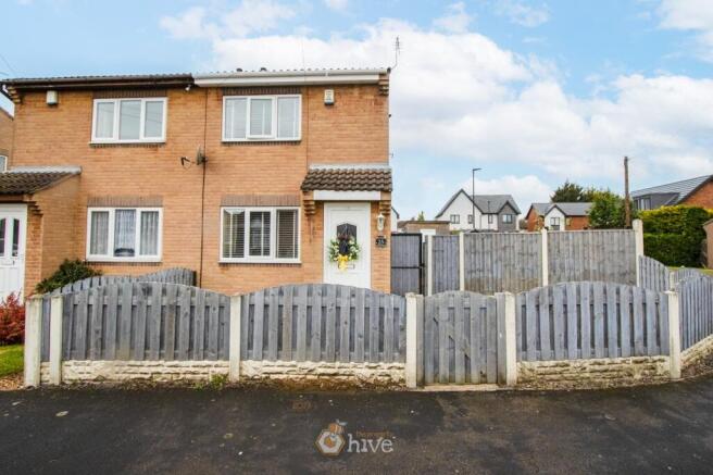 2 bed property, in Broadlands Close, £149,999