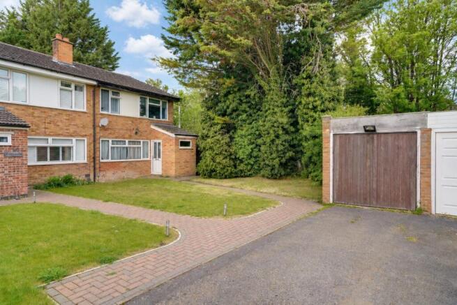 4 bed property, in Green Drift Royston, £350,000