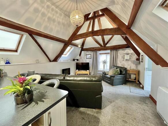 2 bed property, in Copse Cross Street, £250,000