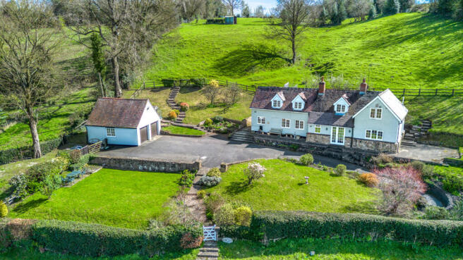 3 bed property, in Farden, £550,000