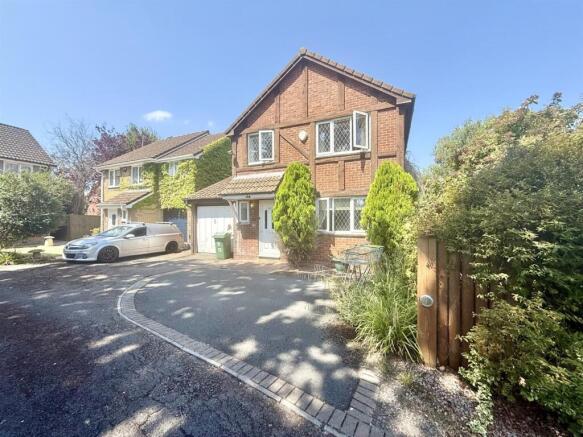 4 bed property, in Damson Close, £350,000