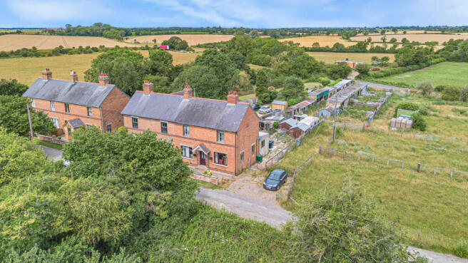 3 bed property, in Somerton Road, £425,000
