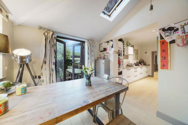 4 bed property, in Queen Elizabeth Walk, £1,750,000