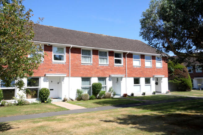 4 bed property, in Deans Court, £475,000