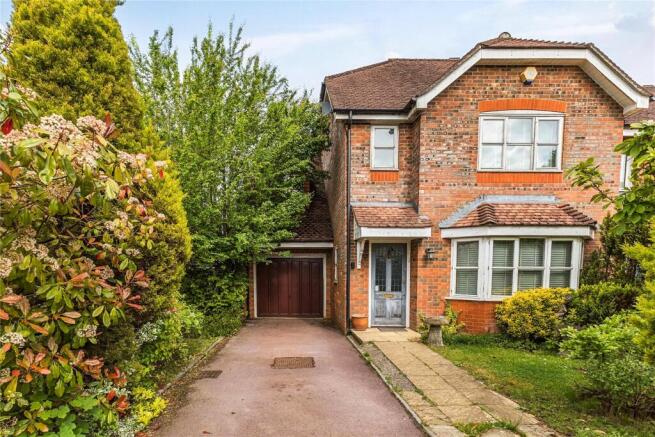 4 bed property, in Hindhead, £545,000
