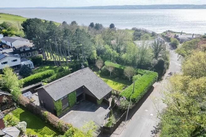 4 bed property, in Croft Drive, £900,000