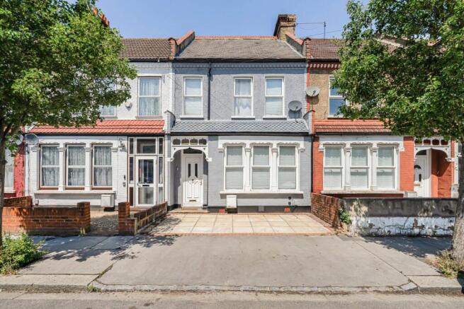 3 bed property, in Headcorn Road, £525,000