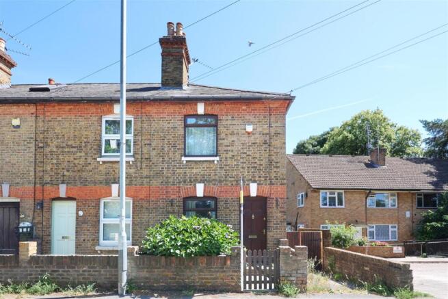 2 bed property, in Harlington Road, £375,000
