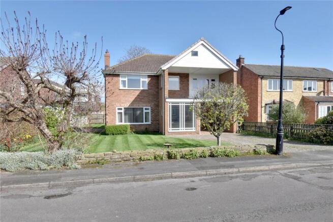 5 bed property, in Almond Grove, £500,000