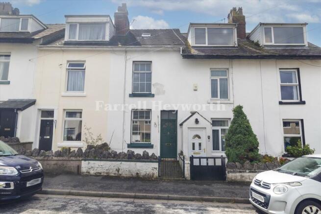 2 bed property, in The Grove, £145,000