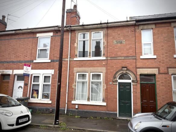 2 bed property, in Stanley Street, £95,000