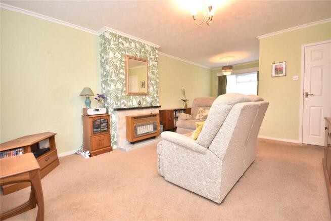 3 bed property, in Field End Court, £215,000