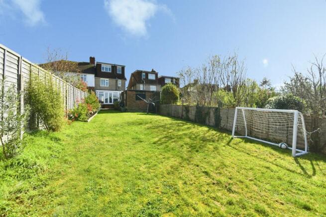5 bed property, in Craignair Avenue, £580,000