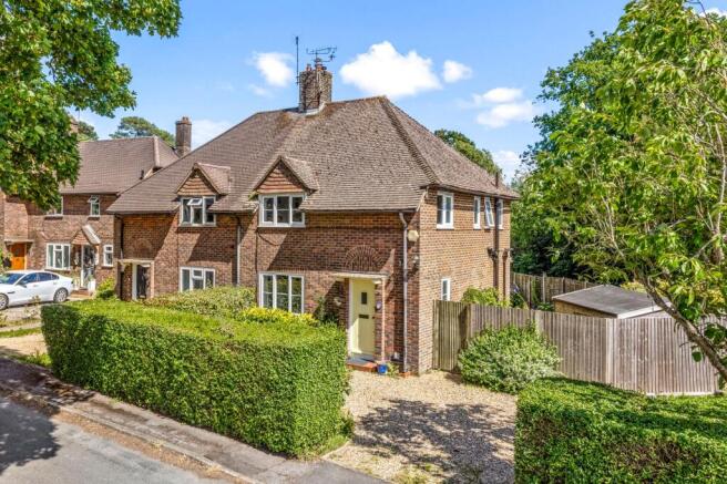 3 bed property, in Longacre Crescent, £450,000